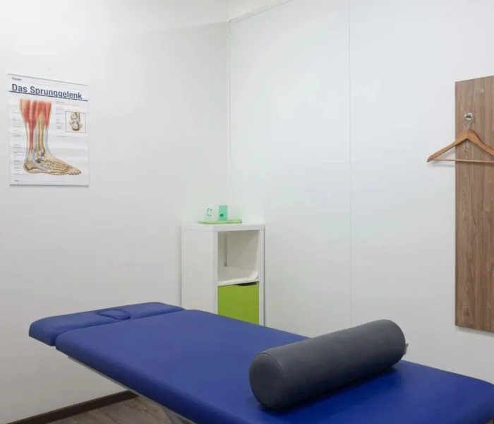 Physiotherapie Haase in Arnsberg-Neheim - Behandlungsraum mit Liege